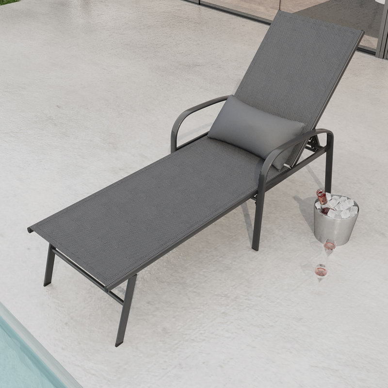 Patio de piscine extérieure de couleur grise avec coussin, 1