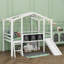 Charmant lit mezzanine simple avec échelle, toboggan et conception adorable de maison-432443828