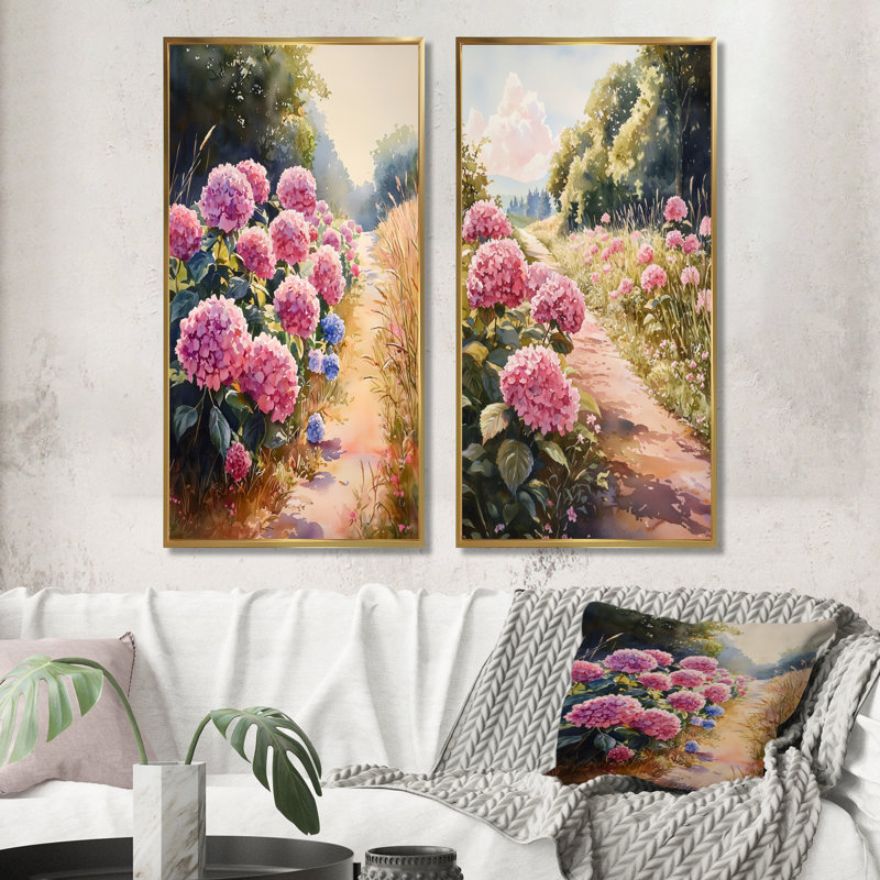 Hydrangeas In A Country Lane I - Collection de 2 panneaux de toiles florales, H 28 po x l 25 po, Cadre flottant doré