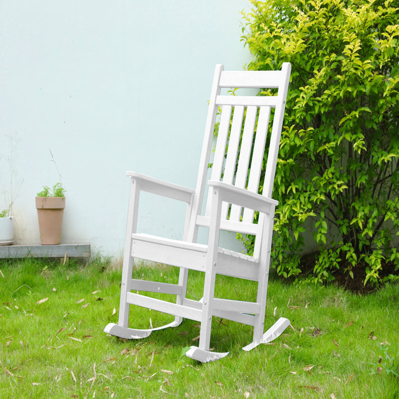 Chaise berçante d'extérieur avec texture bois, White