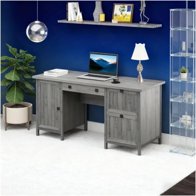 Bureau d'ordinateur de bureau rétro
