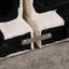 Élégante chaise longue rembourrée sans accoudoirs, canapé simple avec coussins, module de canapé simple combinable-343101507