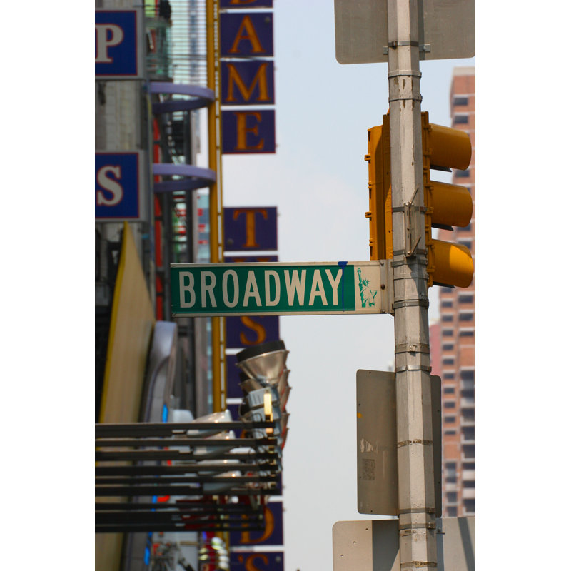 Broadway - Photographie sur toile tendue, H 18 po x l 12 po