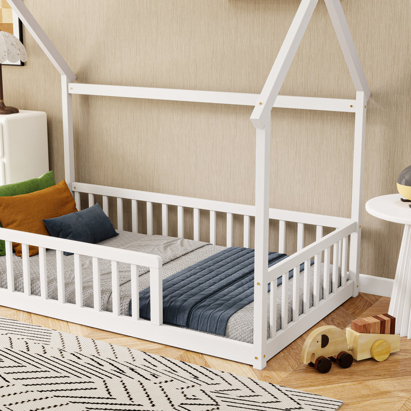 Lits simples sécuritaires, structure de plancher en bois de pin, maison de campagne pour enfants