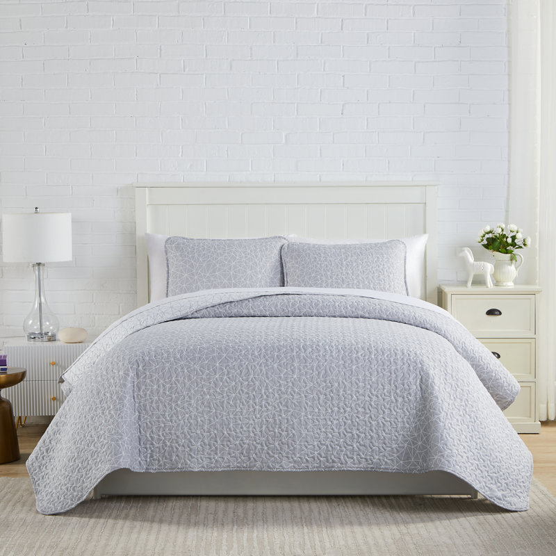 Geometric Maze Collection Microfiber Quilt Set, King Quilt + 2 Standard Shams, Gray