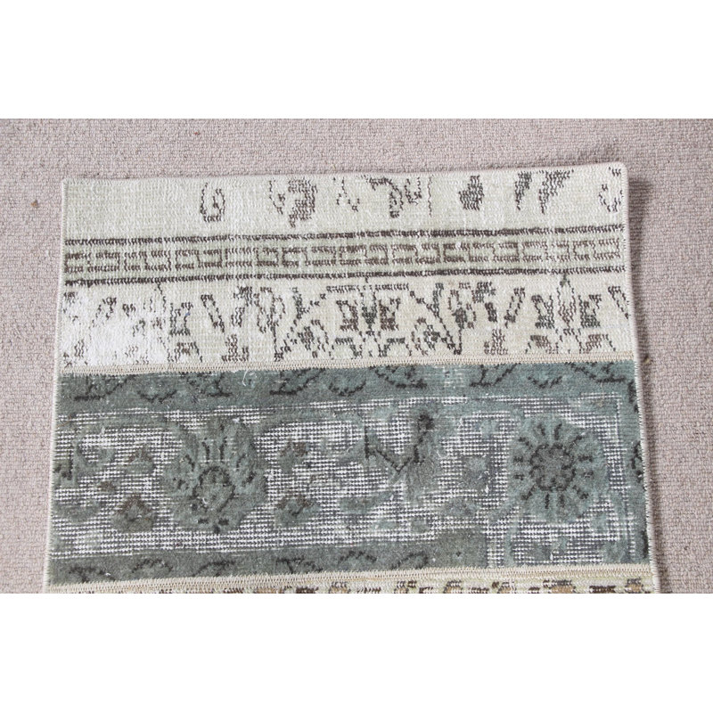 Tapis de porte turc fait à la main dans des tons de terre doux avec un motif floral élégant pour un décor unique