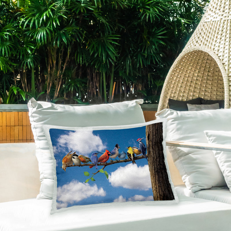 Coussin d'extérieur imprimé "Divers oiseaux sur une branche" par Vincent Hie