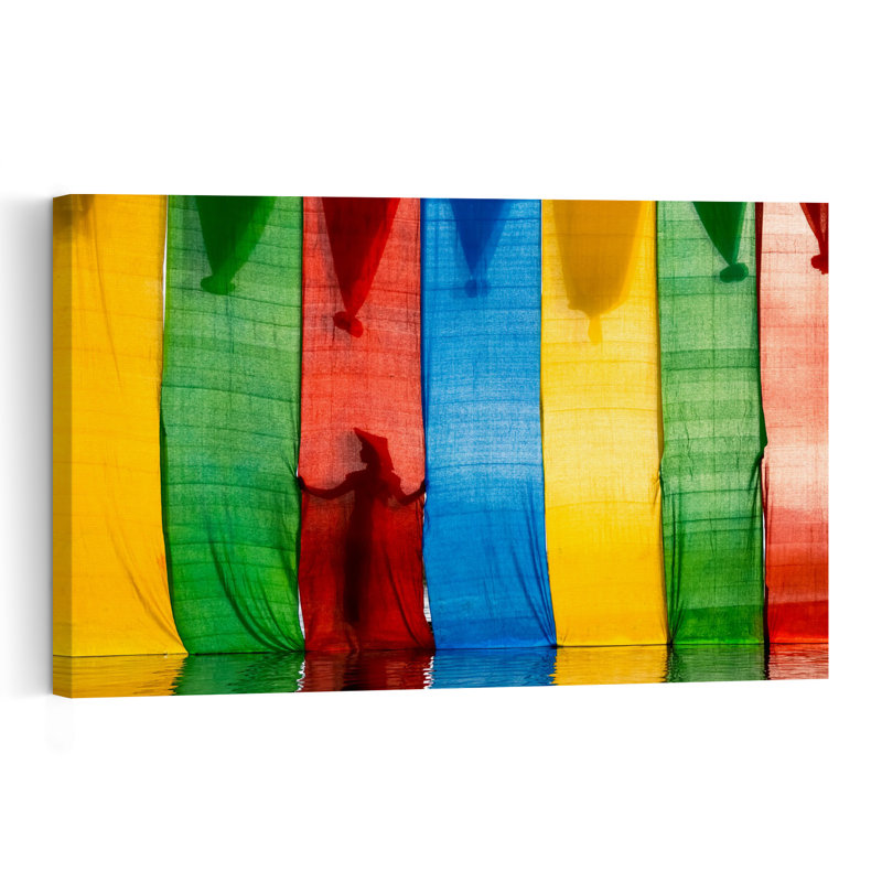 Impression d'art mural coloré, dramatique et vibrant représentant un reflet d'ombre dansante, H 32 po x l 48 po