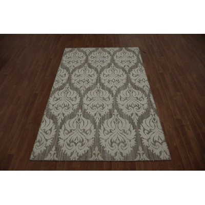 Neutral Damask Contemporary Area Rug 5x8 for a Cozy Aesthetic