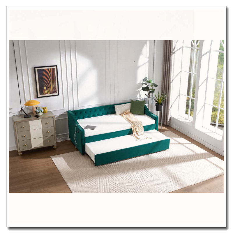 Lit de jour rembourré avec couchette, port USB, poches latérales, lit de jour en velours avec bouton sur le dos et passepoil sur les accoudoirs ondulés