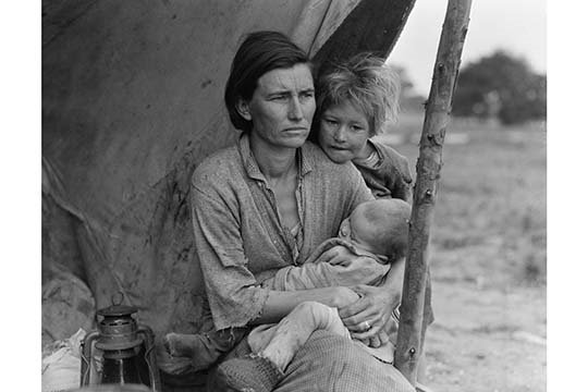 « migrants agriculture family », reproduction de photo, H 24 po x l 36 po x P 1,5 po