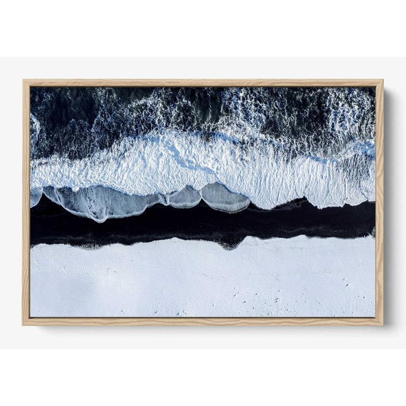 «Sables noirs et courants hivernaux», H 38 po x l 50 po, Impression encadrée sans passe-partout, Bois naturel