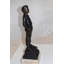 Statue de garçon debout en bronze Kensa - Taille: L 7,5 po x l 7,5 po x H 23,5 po.