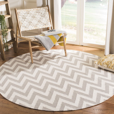 Vanderhoof Hand Woven Flat Weave Wool/Cotton Chevron Rug in Gray/Ivory