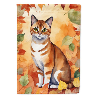 Chat en feuilles d'automne