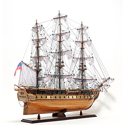 USS Constitution avec vitrine