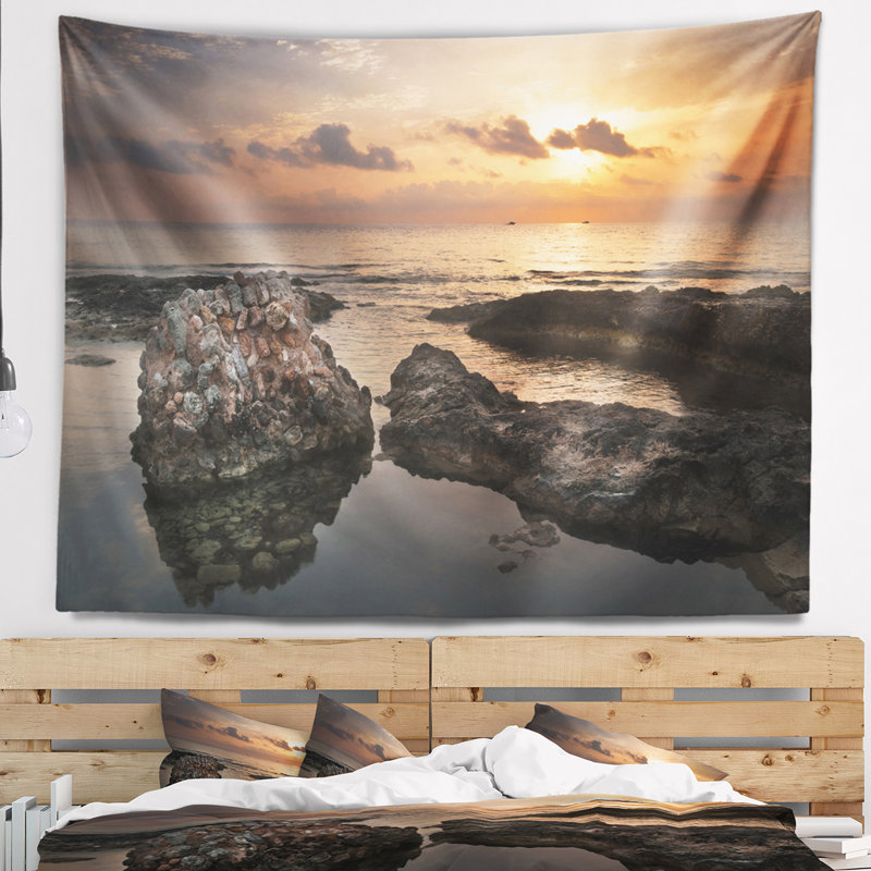 Tapisserie sombre plage d'Afrique avec ruines antiques, H 32 po x l 39 po