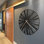 Grande horloge murale en métal Sunburst