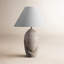Lampe de table en travertin Kountz