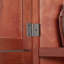 Armoire de rangement 8 portes avec tablettes réglables et grand espace en cerisier
