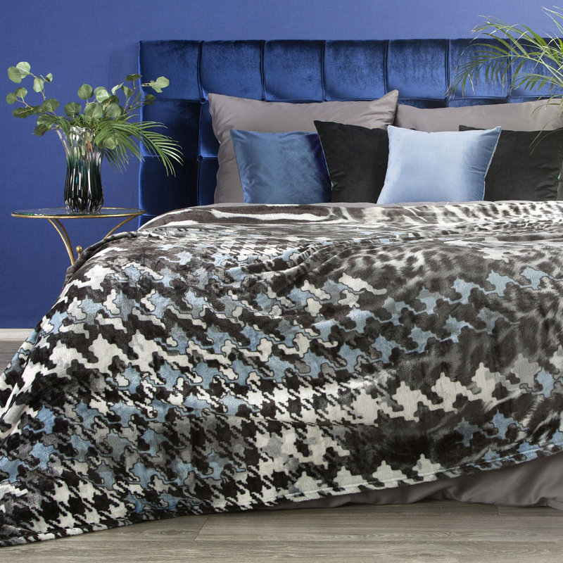 Esliabeth Polyester Abstract Bedspread