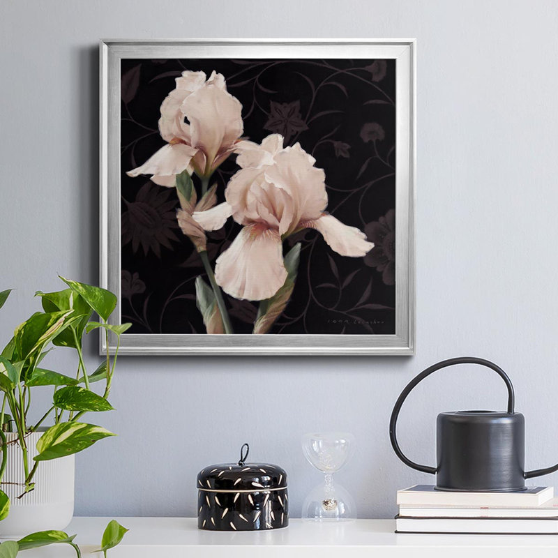 Iris Elegante - peinture sur toile encadrée, Argent, H 34,5 po x l 34,5 po x P 1,5 po