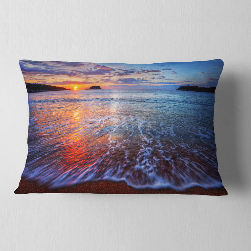 Coussin Seashore Placid Shore and Whimsical Clouds