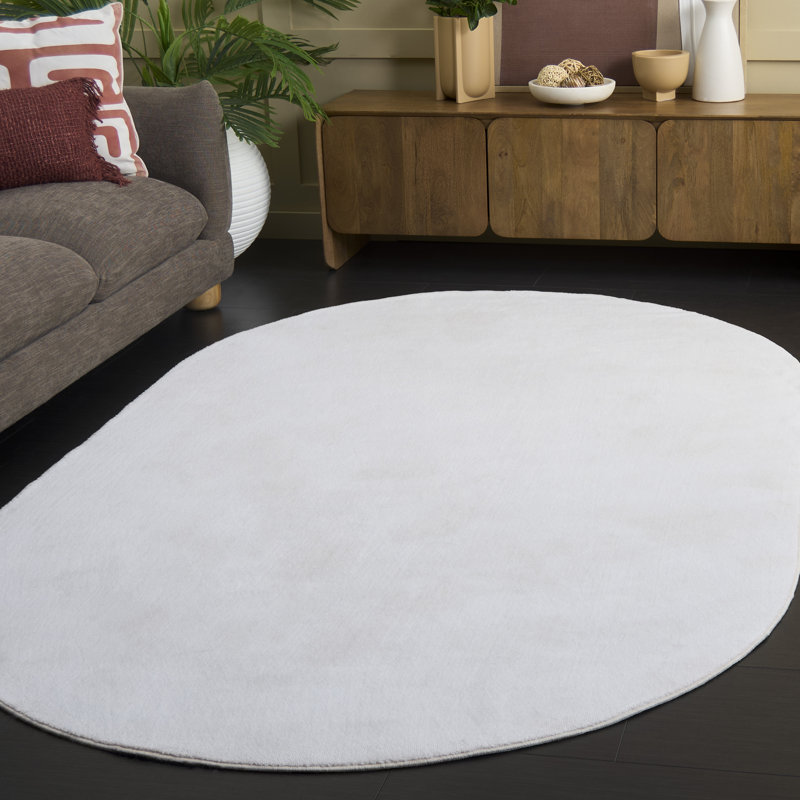 Birsen Area Rug in Ivory, Oval 5" x 8"