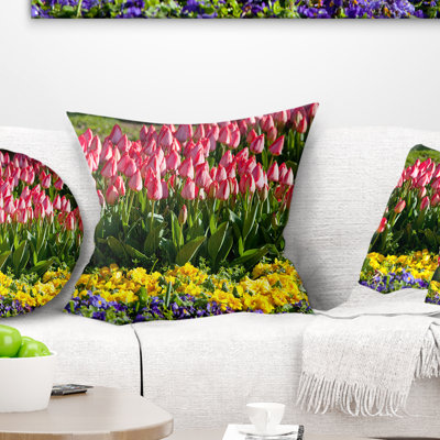 Jardin de tulipes avec fleurs jaunes - coussin à imprimé floral