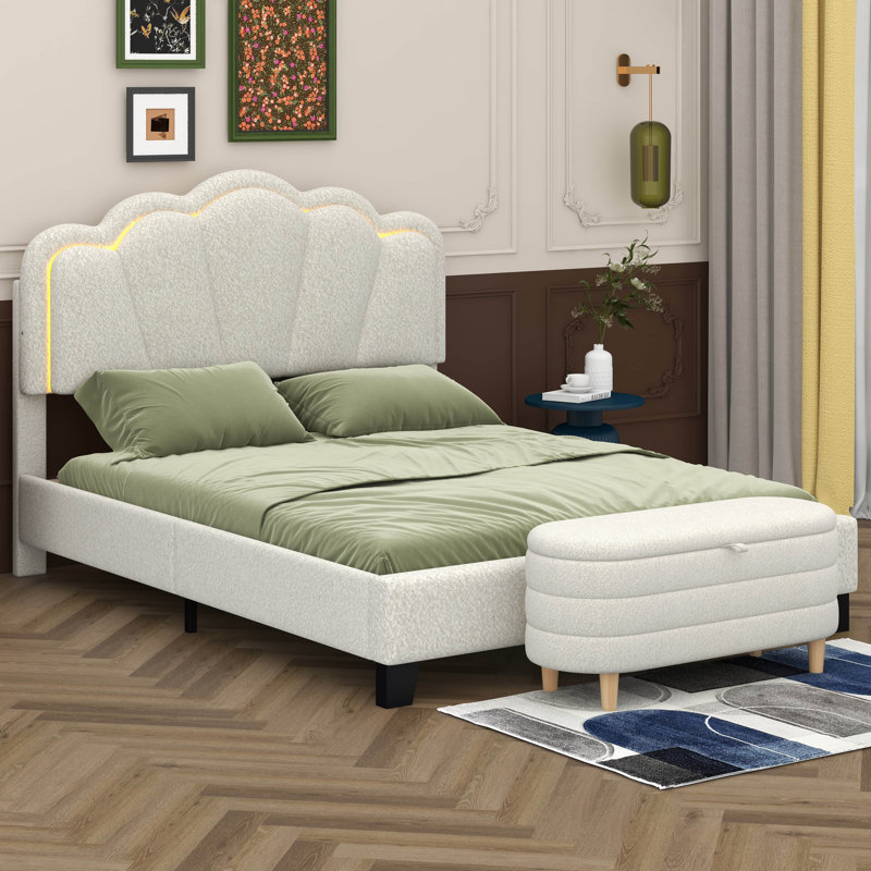 Lit plateforme tapissier en forme de fleur avec repose-pieds Sherpa Witcomb, Blanc, Double