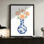 Pivoines modernes abstraites dans un vase en porcelaine bleue et blanche, style aquarelle. Toile encadrée 24 "x 36" avec cadre en bois noir