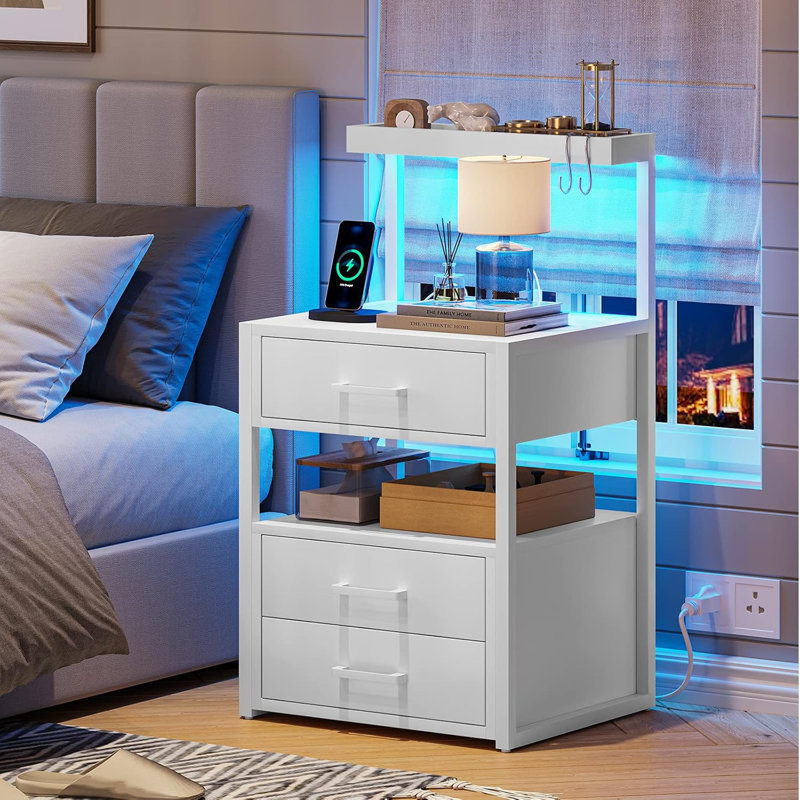 3 Drawers Nightstand, White