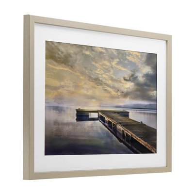 Lazy Morning Lake Dock, reproduction sous verre encadrée, conception de Mike Calascibetta