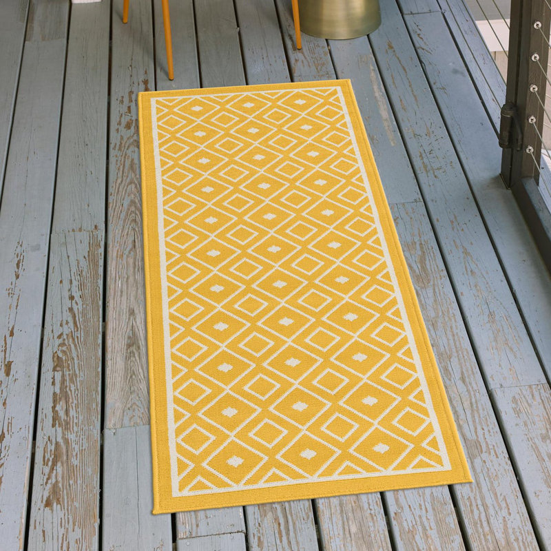 Tapis intérieur / extérieur en polypropylène géométrique tissé à la machine en jaune / blanc, Tapis de couloir 2 pi x 8 pi