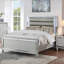 Mobilier de chambre à coucher lit moderne 2 tables de chevet avec lumières DEL et panneau de verre capitonné horizontal argent-418353086