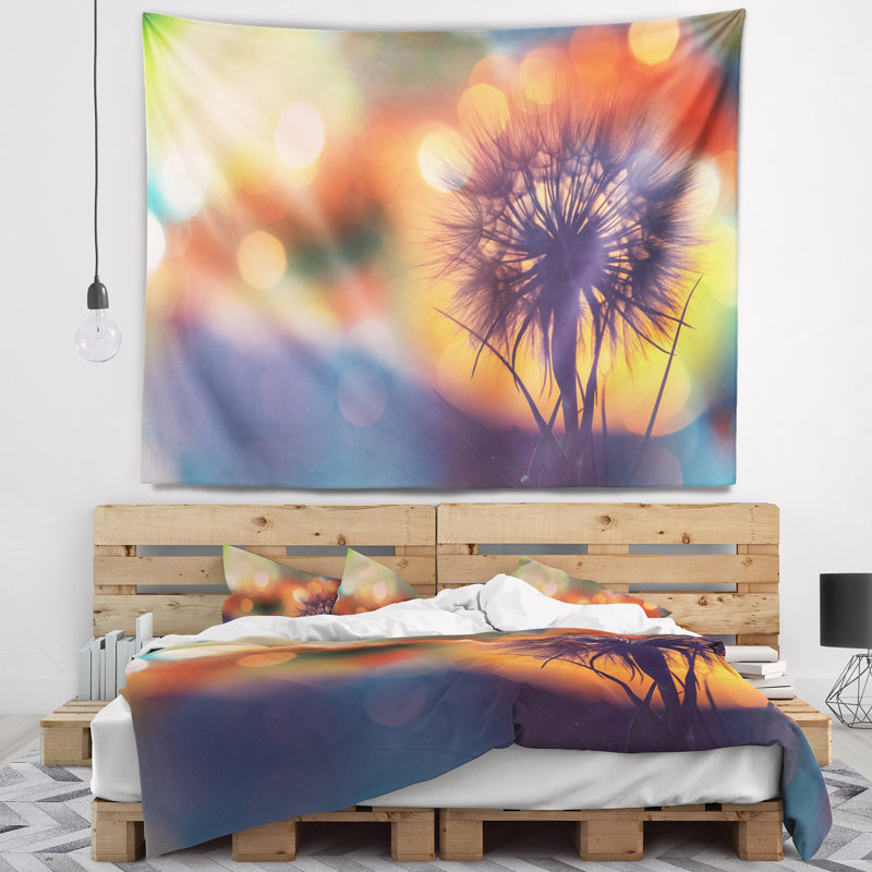 Tapisserie florale sur fond orange, H 32 po x l 39 po