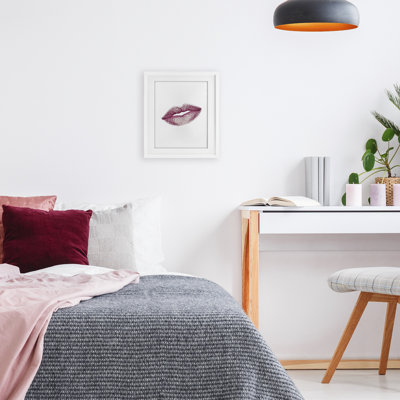 «Feminine Pink Lips Glam», reproduction encadrée sous verre, design par Christine Simpson Art
