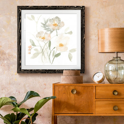 «Whispering Petals II», reproduction encadrée de qualité supérieure - prête à être accrochée