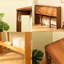 Bureau d'ordinateur en bambou avec tablettes de rangement