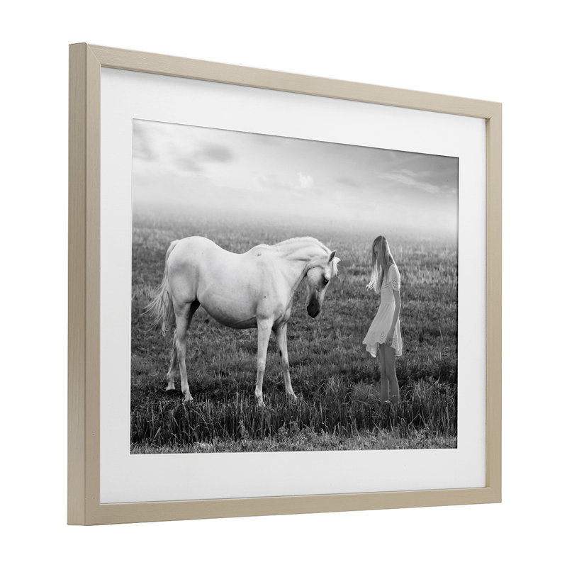 «Her Horse», reproduction imprimée sous verre, Ata Alishahi, H 14 po x l 20 po, Cadre de récolte en pin
