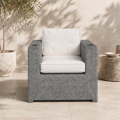 Chaise de patio avec coussins entièrement assemblée