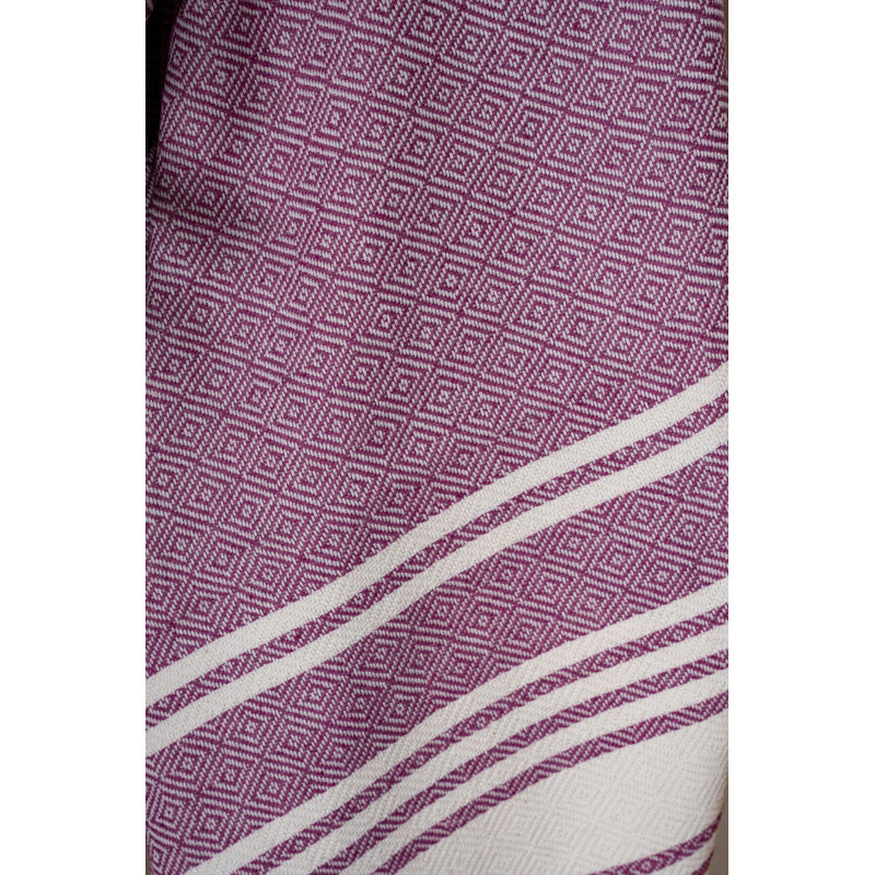 Serviette de plage de luxe Fouta, couleur Redbud, 35,4 x 67,0 pouces | 60% coton, 40% polyester, 6,3 oz | Lavable à la machine à 86 ° F | Parfait pour la plage, la piscine ou le spa | Conception à séchage rapide, légère et élégante