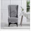 Luxueux fauteuil d'appoint rembourré en velours avec des pieds en bois robustes, parfait pour un décor moderne et élégant.-147960626