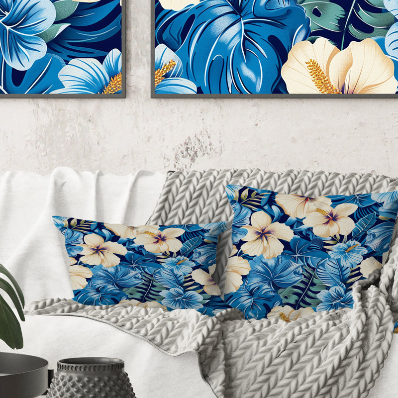 Coussin décoratif hibiscus beige et bleu tropical, H 18 po x l 18 po