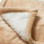 Couverture chauffante en flanelle et en peau d'agneau-117096853-117096856