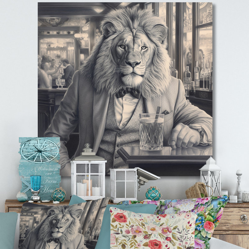 Lion ayant une boisson sur toile, H 16 po x l 16 po x P 1 po, Toile tendue