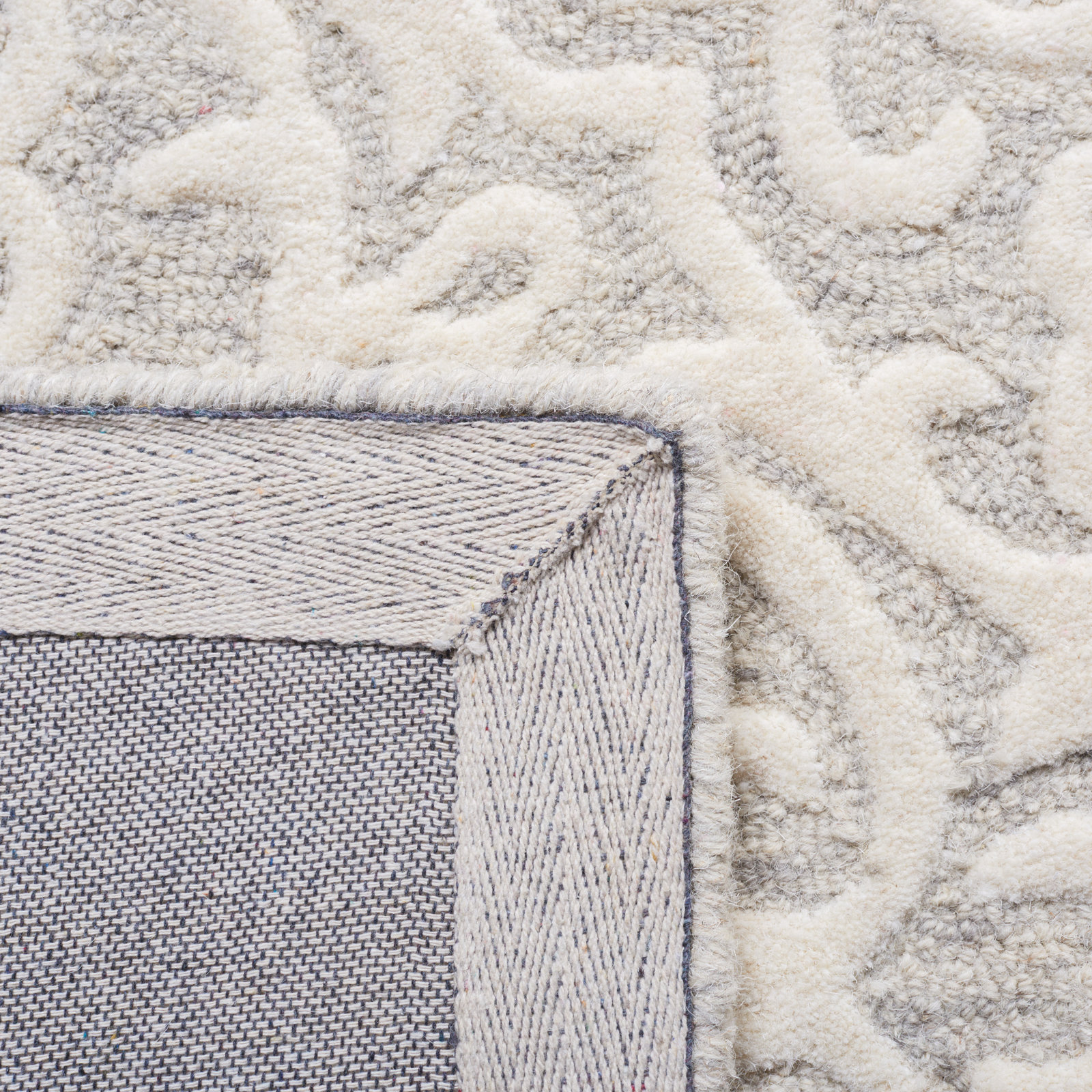 Aude White Damask Hand-Tufted Wool Rug, Rectangle 5' x 8'