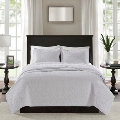 Twin/Twin Xl Reversible Quilt In White - Summer & Winter Comfort Bedding Pre-Washed Cotton Filled Quilting Includes 2 Shams Machine Washable Ideal For All Seasons Fill