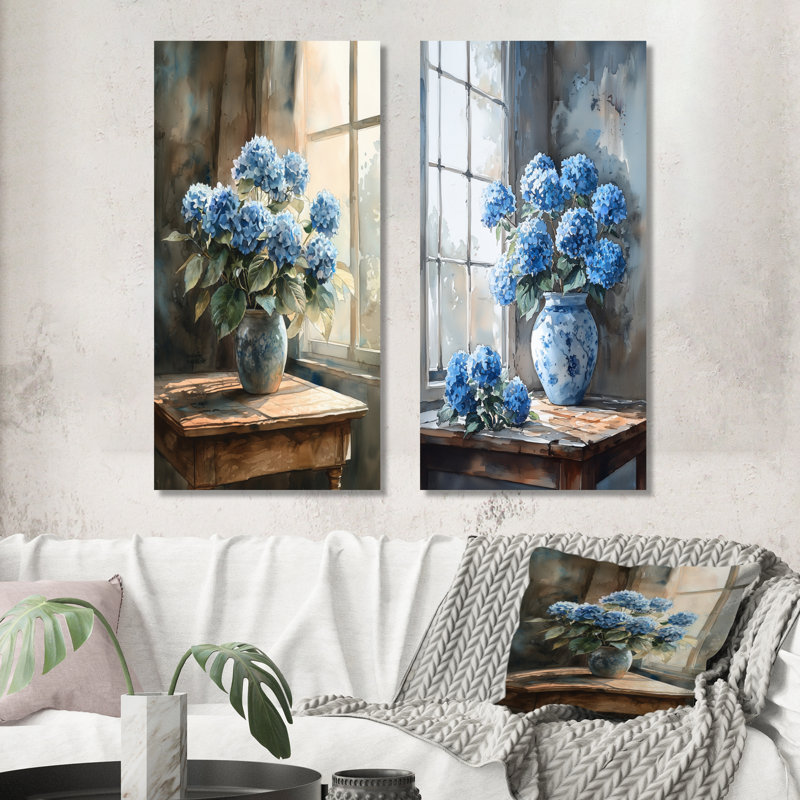 Hydrangeas In A Still Life Scene I - Collection de 2 panneaux de toiles florales, Toile tendue, H 32 po x l 33 po