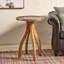 Table de bout en bois de manguier Boho avec plateau à lèvres, parfaite pour ajouter de l'élégance et du style à tout espace de vie